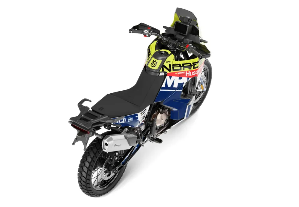 HUSQVARNA Norden 901 DEKOR - “P1” (Blå/Rød)