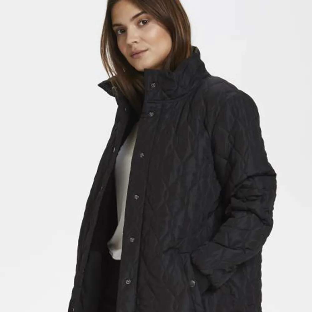 Kasalle compact quilted jakke · Marine 36