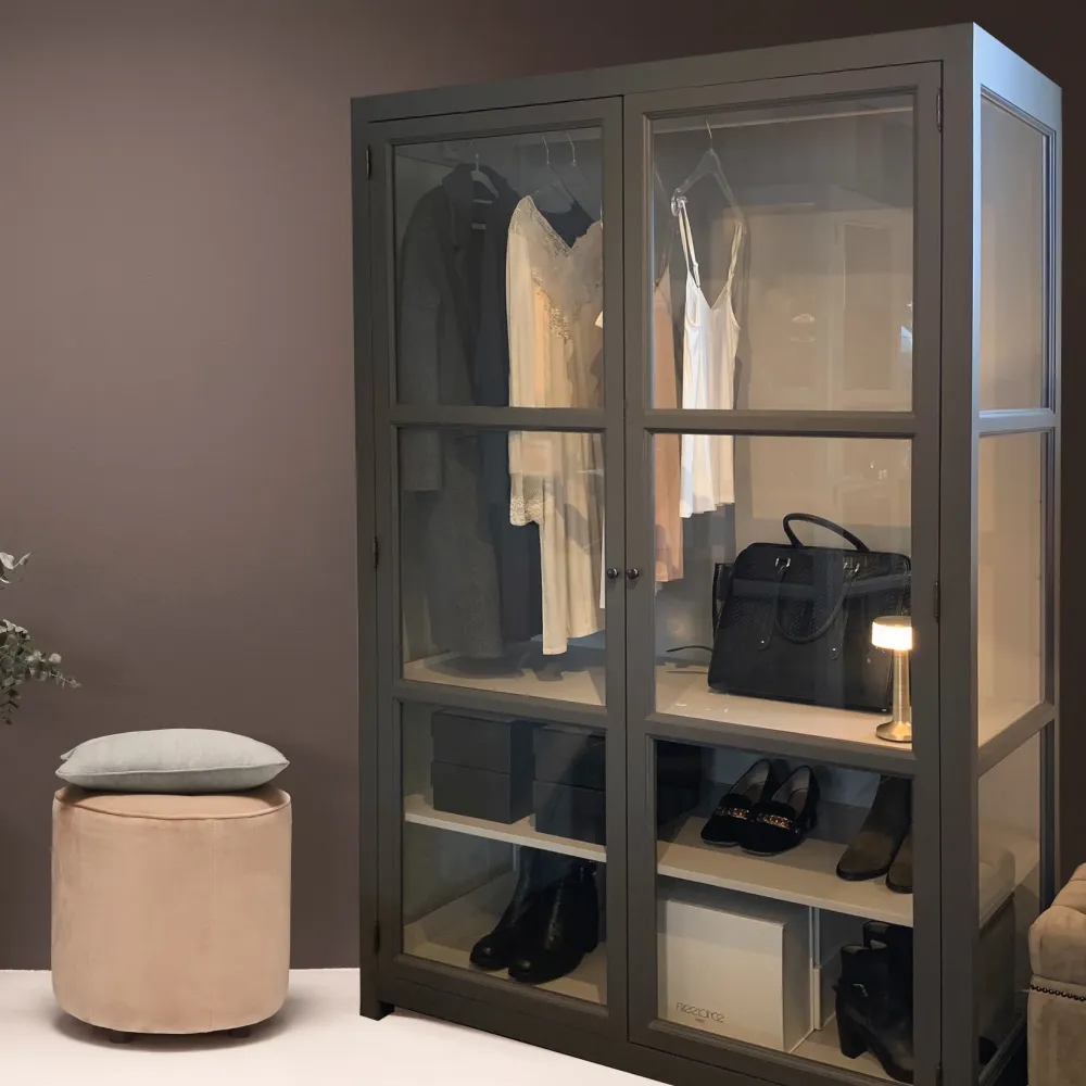Garderobeskab med glaslåger - Carlington Edge Wardrobe Graa