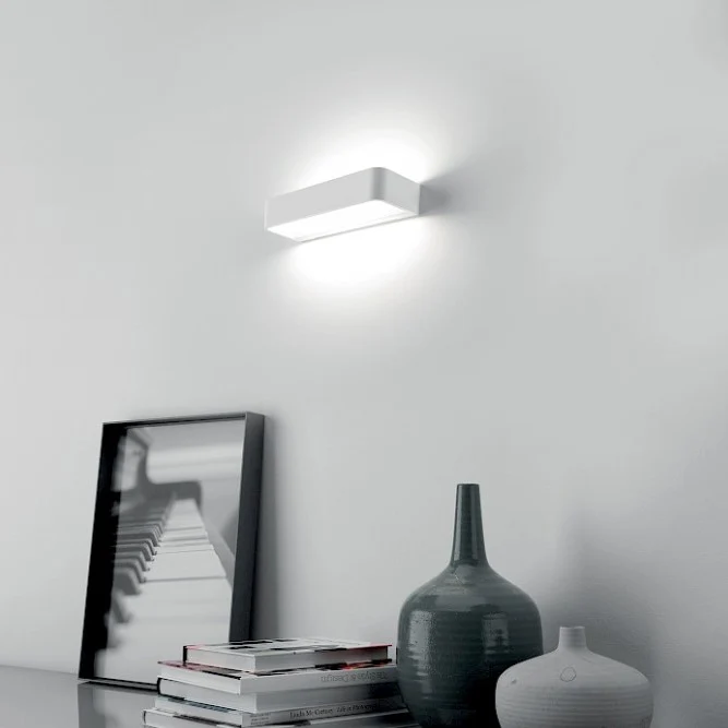 Frame W2 (2700K) væglampe fra Rotaliana Satin