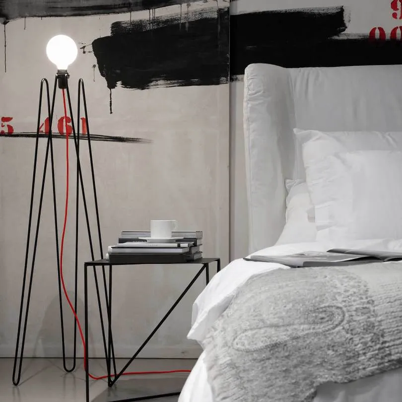 Model M2 gulvlampe fra Grupa Products Hvid