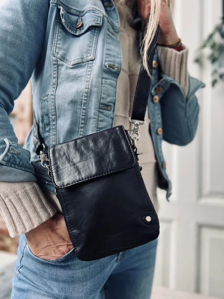 Oversize mobiltaske - BLACK SHEEP - 2 remme medfølger