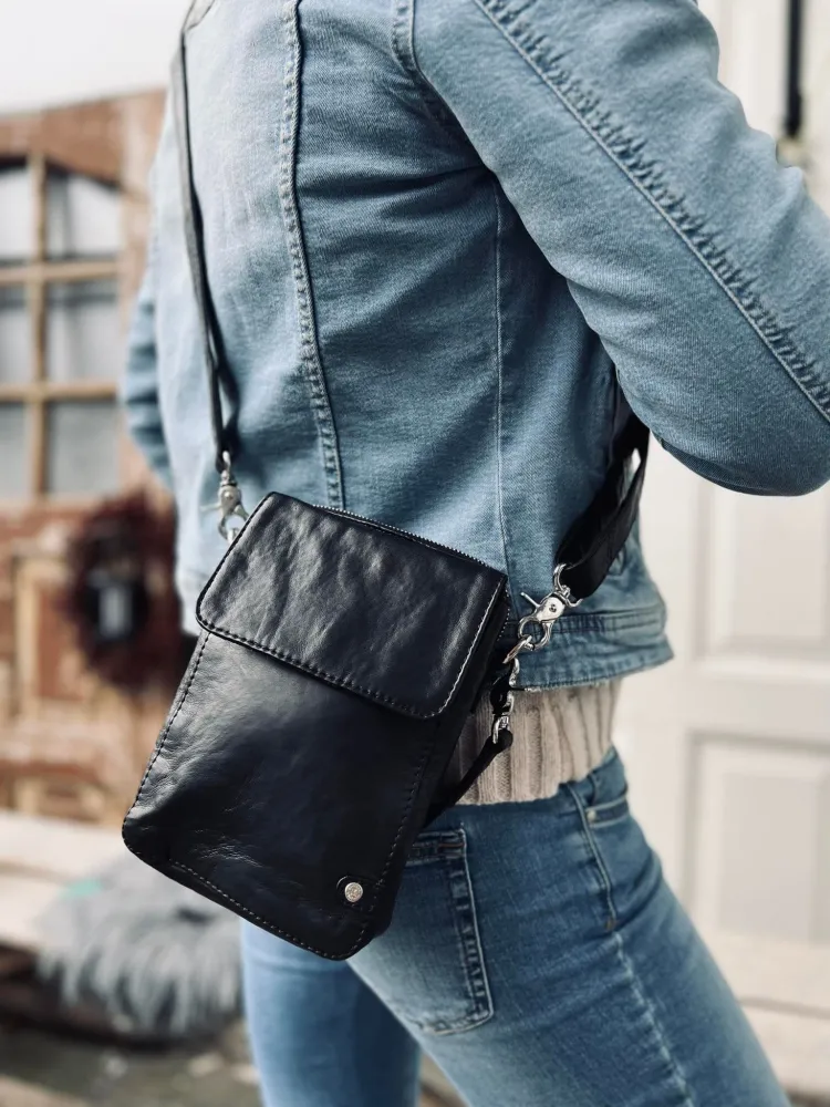 Oversize mobiltaske - BLACK SHEEP - 2 remme medfølger