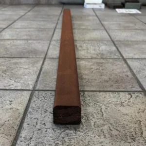 Plastplanke med 2 afrundet kanter - Brun